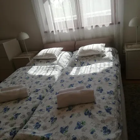 Viragos Vendeghaz Apartamento *