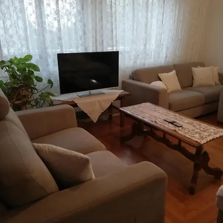 Viragos Vendeghaz Apartment *
