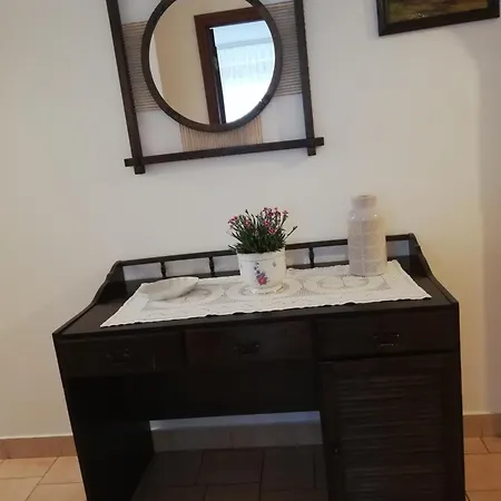 Viragos Vendeghaz * 巴拉顿菲赖德