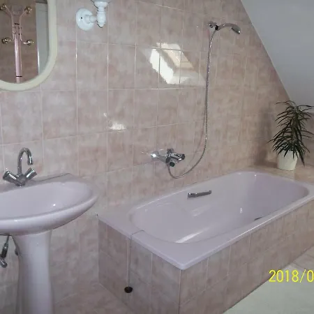 Viragos Vendeghaz Apartamento *