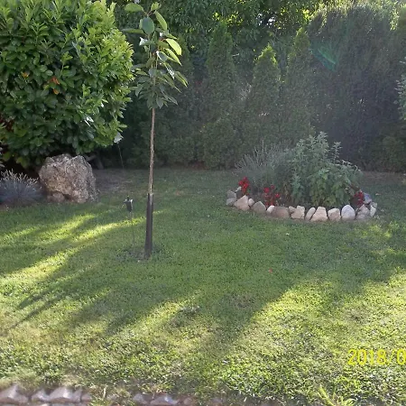 Viragos Vendeghaz Apartamento *