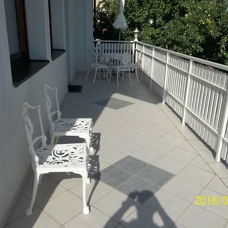 Virágos Apartman *
